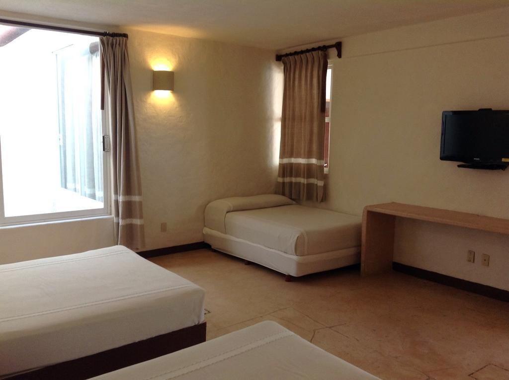 Hotel Plaza Tangolunda Kültér fotó