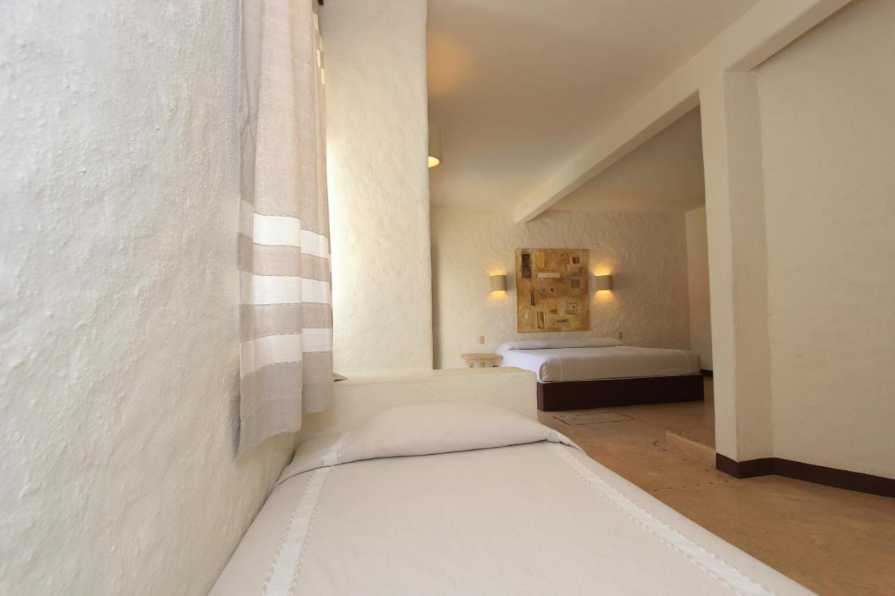 Hotel Plaza Tangolunda Kültér fotó