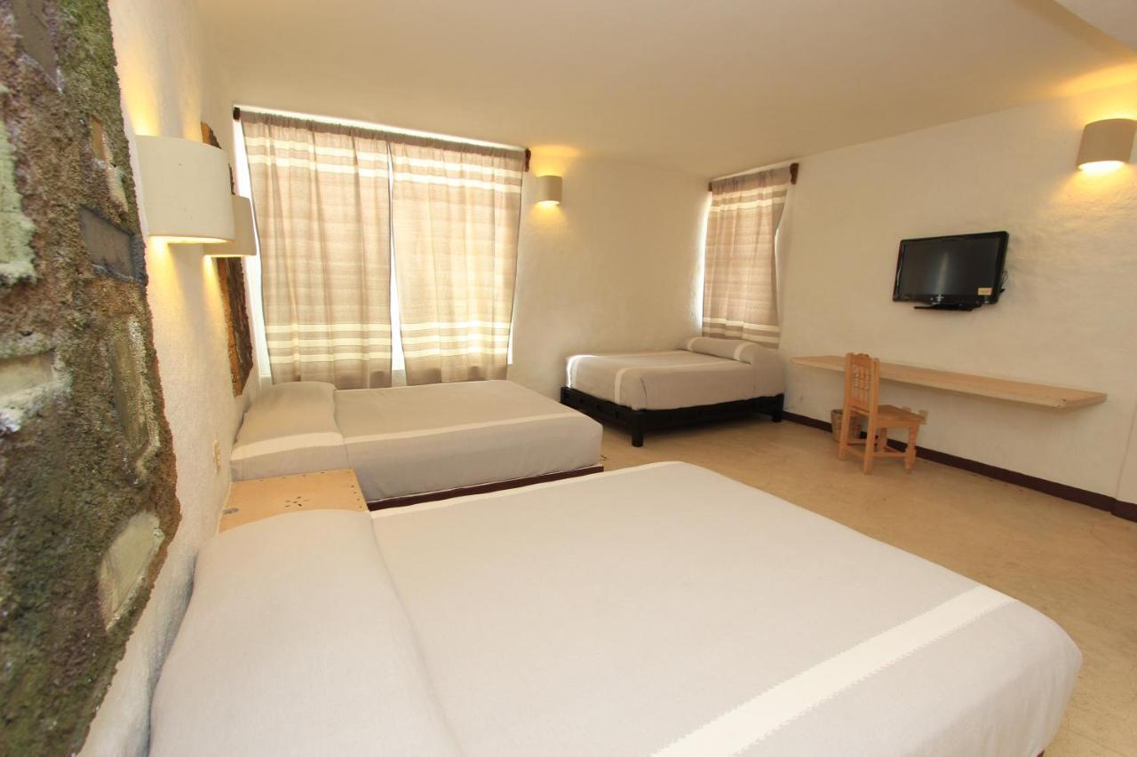Hotel Plaza Tangolunda Kültér fotó
