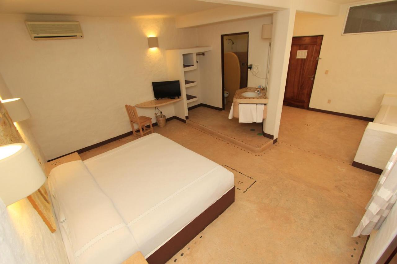 Hotel Plaza Tangolunda Kültér fotó