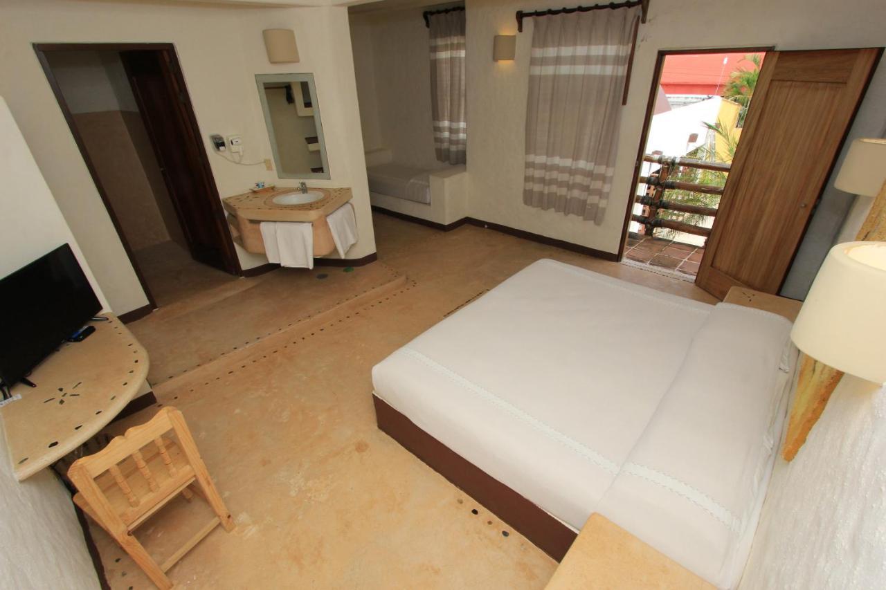 Hotel Plaza Tangolunda Kültér fotó