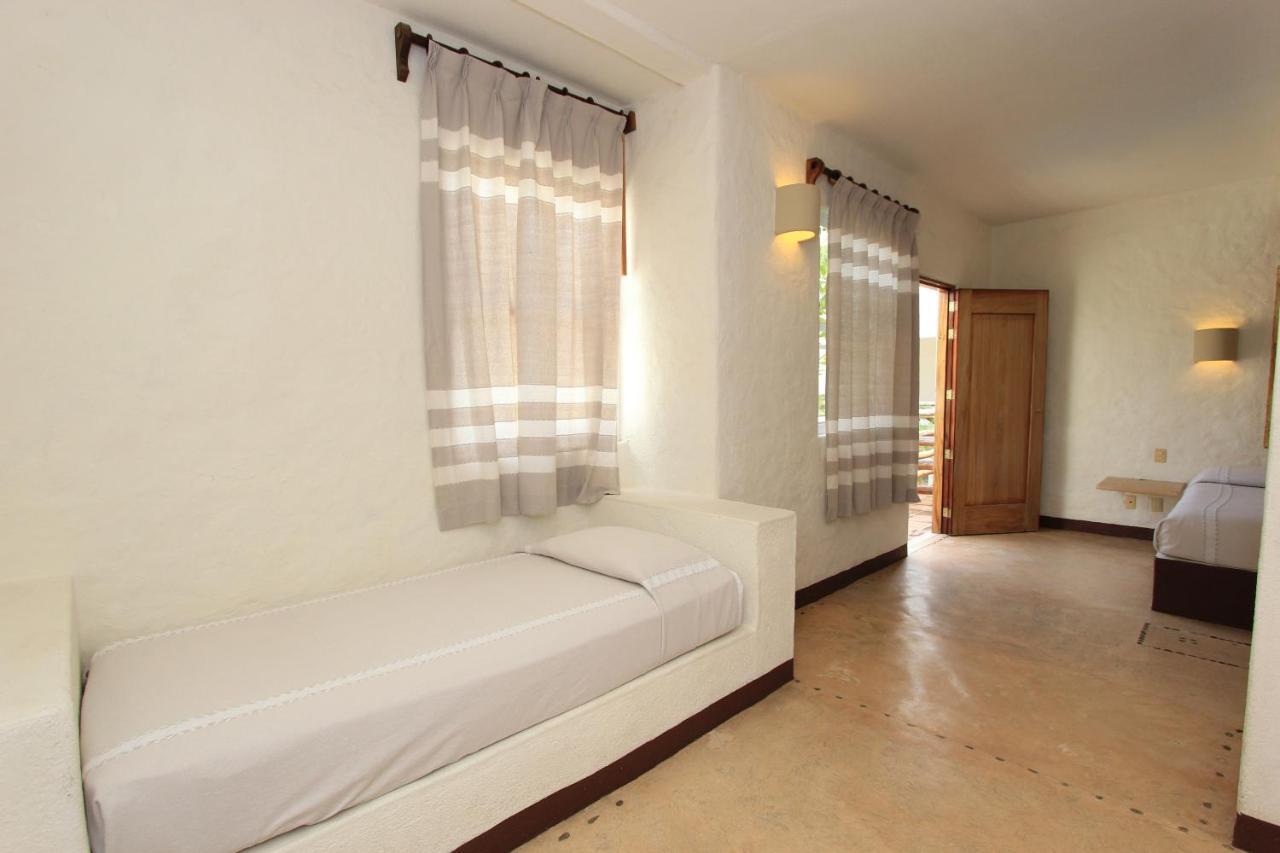 Hotel Plaza Tangolunda Kültér fotó