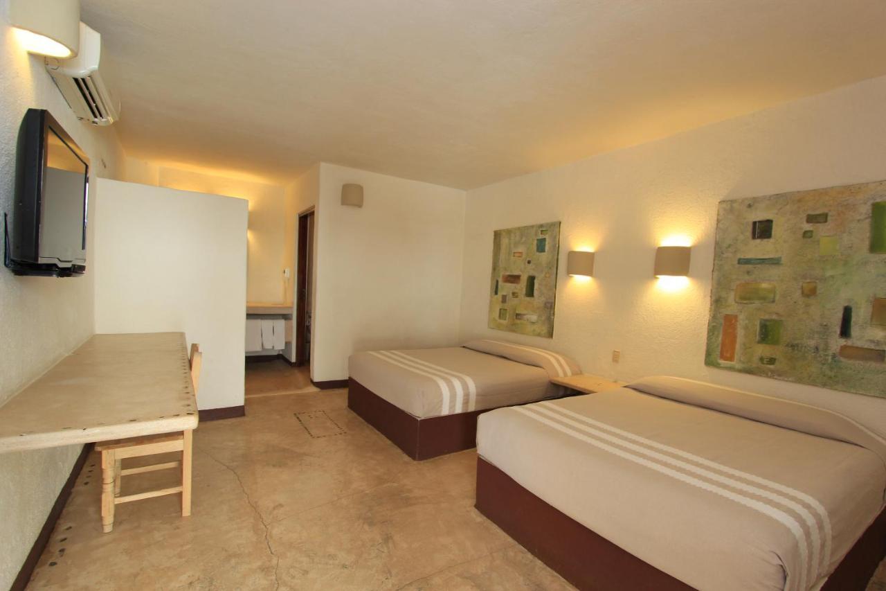 Hotel Plaza Tangolunda Kültér fotó