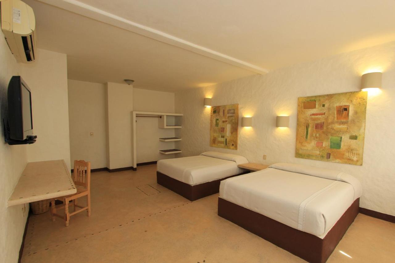 Hotel Plaza Tangolunda Kültér fotó