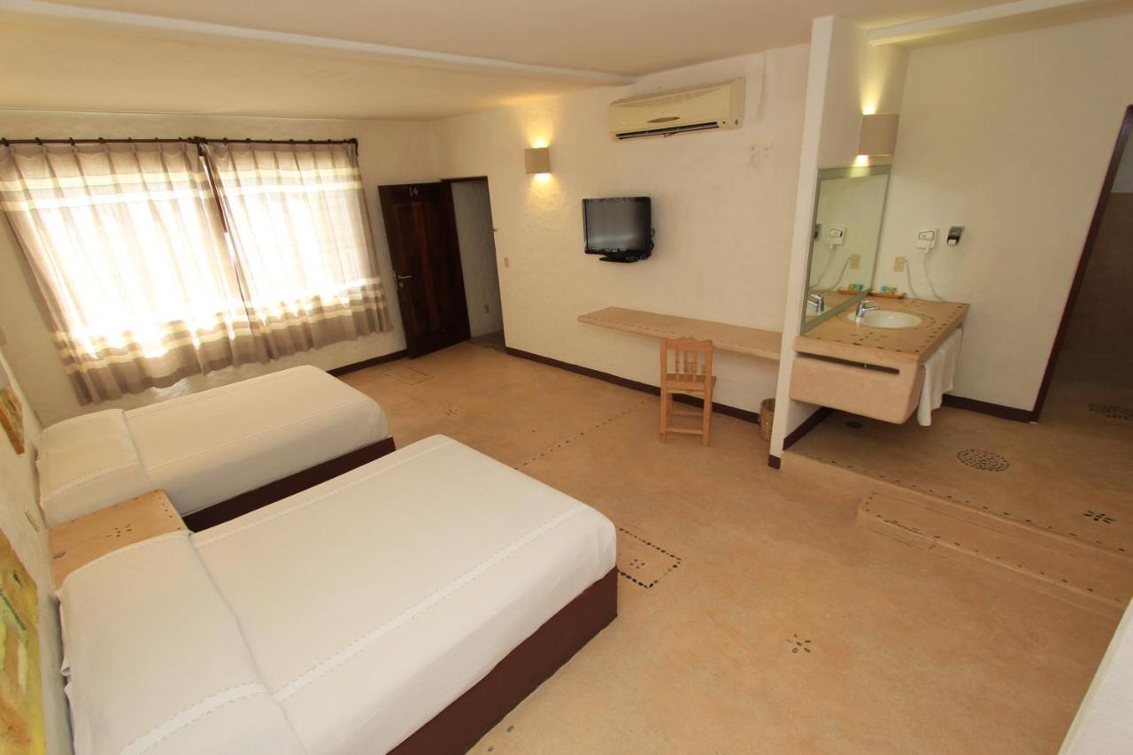 Hotel Plaza Tangolunda Kültér fotó