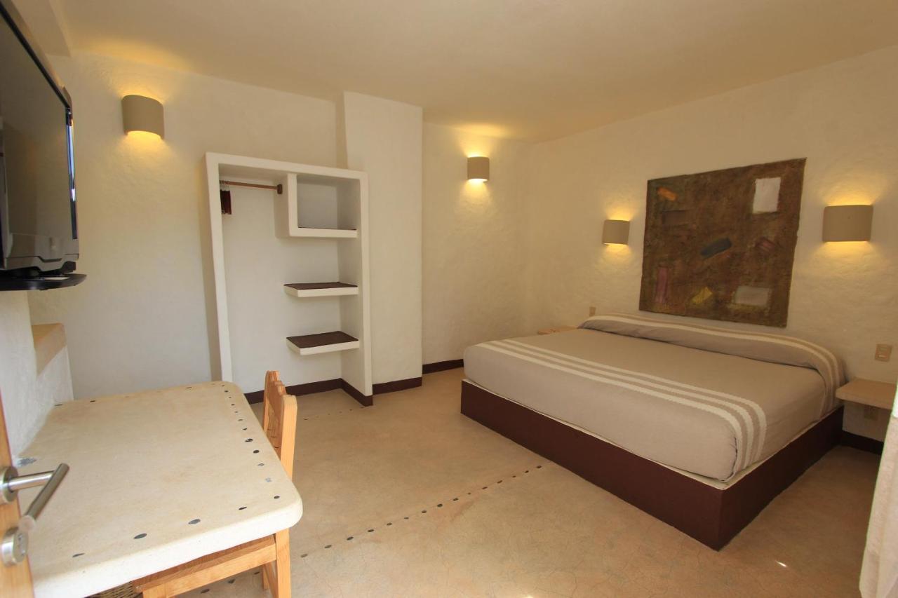 Hotel Plaza Tangolunda Kültér fotó